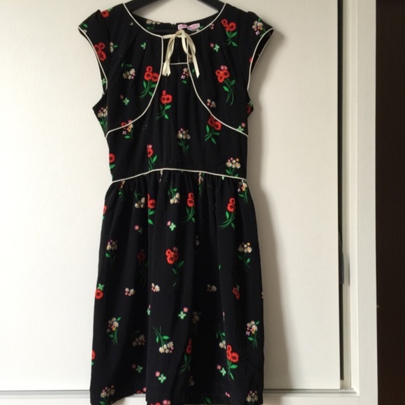 Floral Print Dresses - Picture 7 of 8